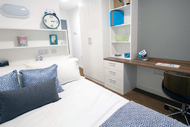 Gold En Suite - Image 1